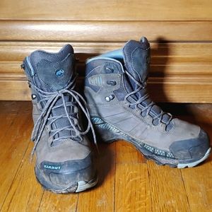 Women's Mammut Hiking Boots, Size 7